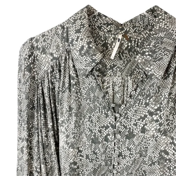 Free People Muse Snakeskin Python Button Front Long Sleeve Top Peasant Small - Picture 12 of 15